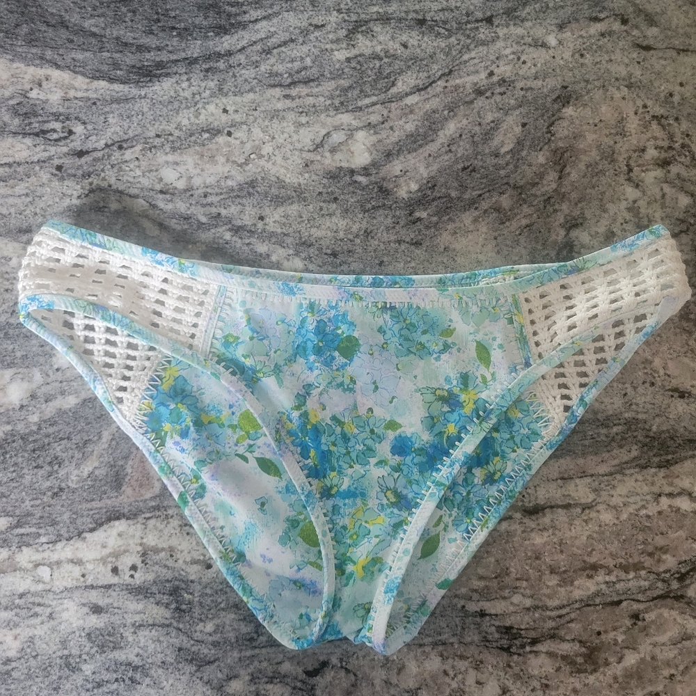 Victoria Secret Carova Crochet‎ Blue Floral Bikini Bottoms XL